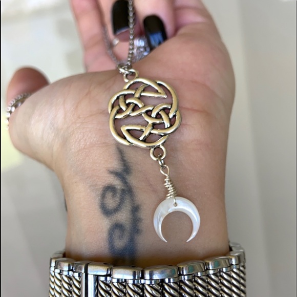 Celtic knot charm & mother of pearl moon - Picture 3 of 11